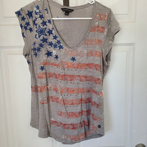 (460) Rock & Republic Woman's Graphic US Flag T-Shirt, Size: Large Color: Grey - Picture 3 of 10